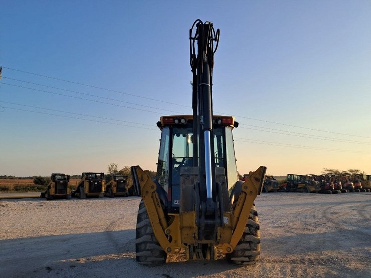 2022-deere-410l-image-4