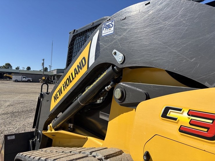 new-holland-c362-image-22