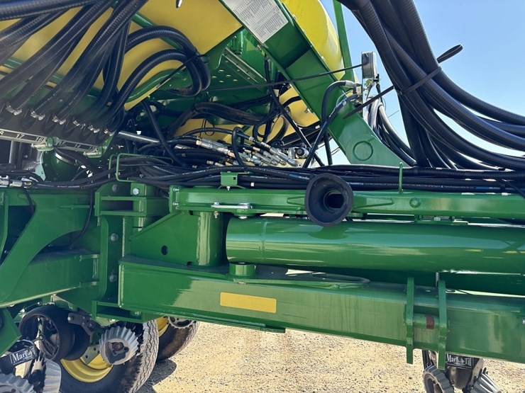 2017-john-deere-1775nt-image-36