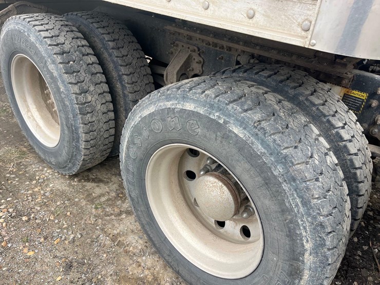 2014-mack-cxu613-semi-image-42