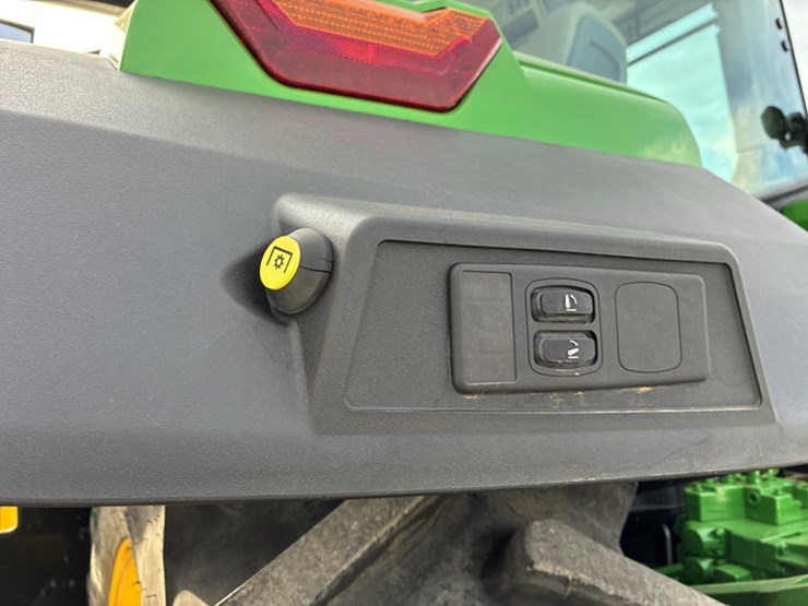 john-deere-8r-370-image-25