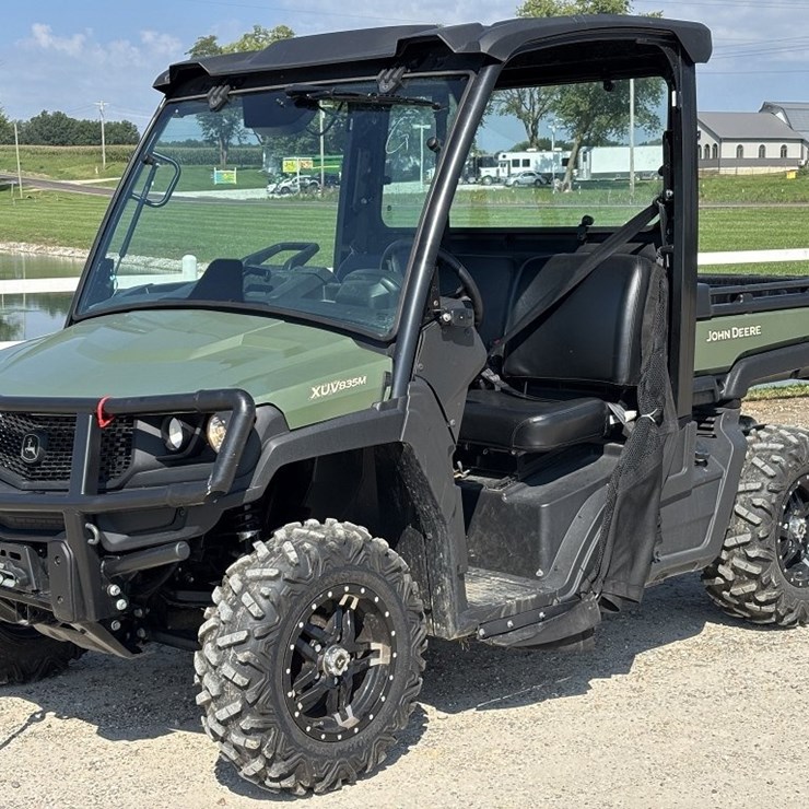 JOHN DEERE GATOR