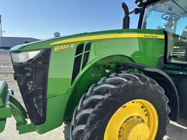 john-deere-8320r-image-37