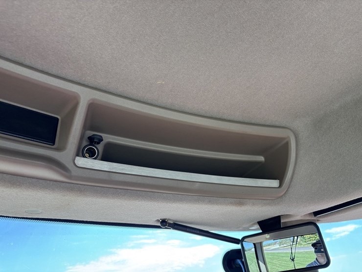 2013-case-ih-600-image-40