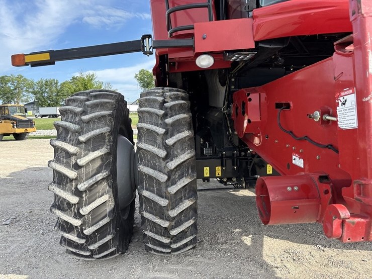 case-ih-7010-image-11