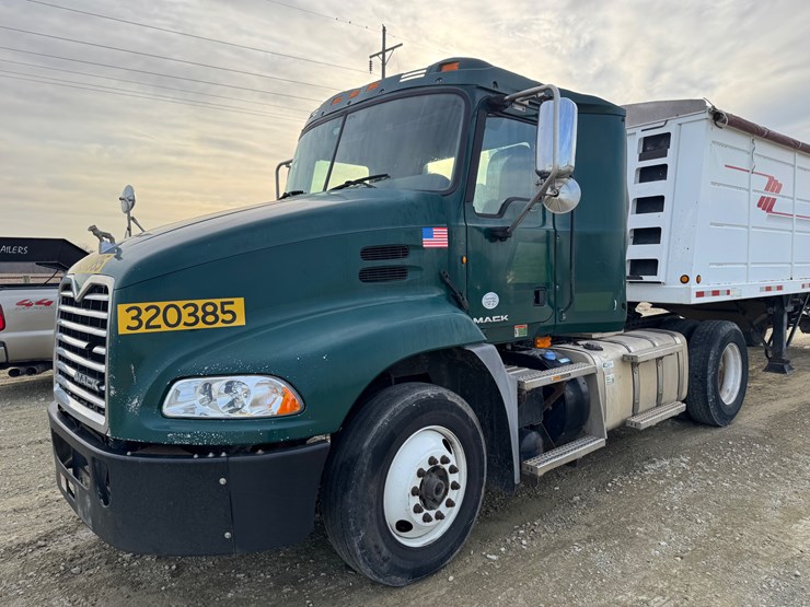 #145-•-mack-single-axle-image-1