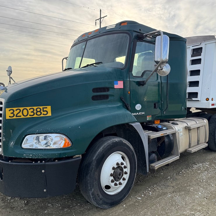 #145 • Mack Single axle