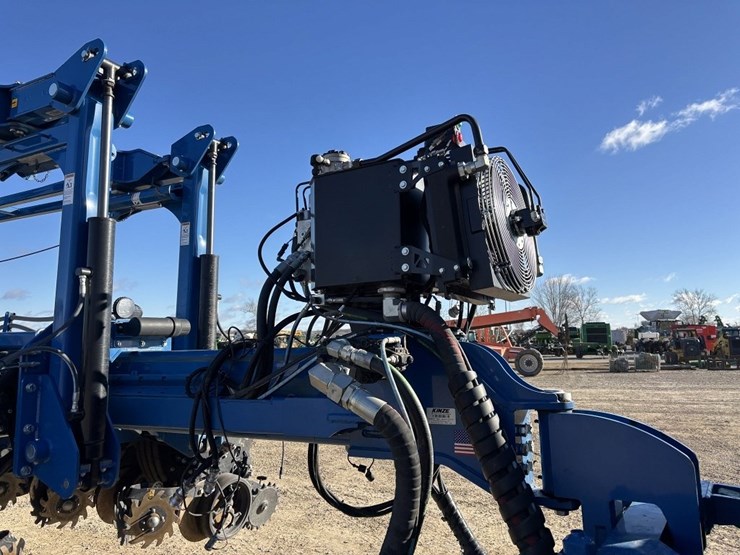 2024-kinze-5900-image-8