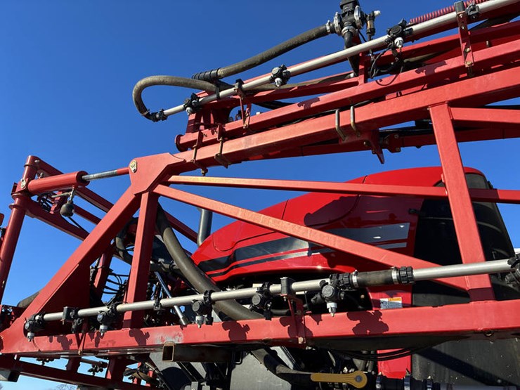 case-ih-patriot-3340-image-27