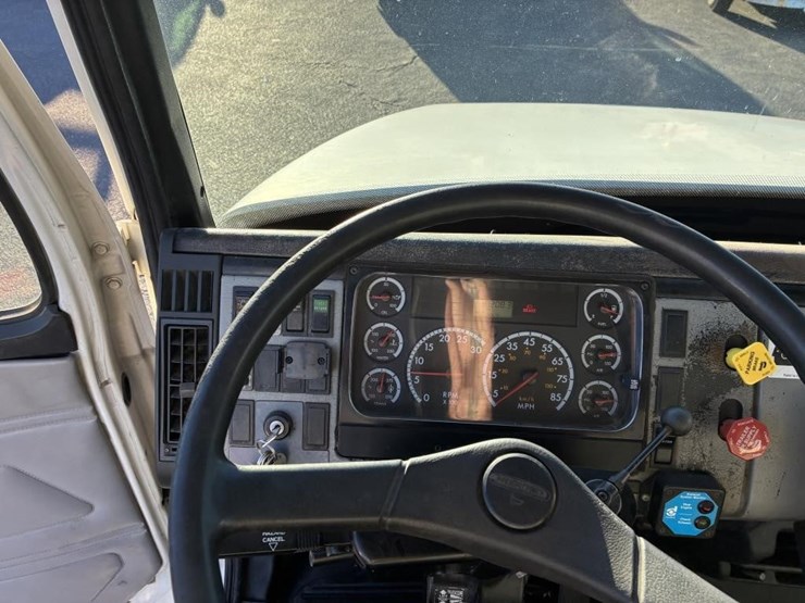 2001-freightliner-dump-truck-image-13