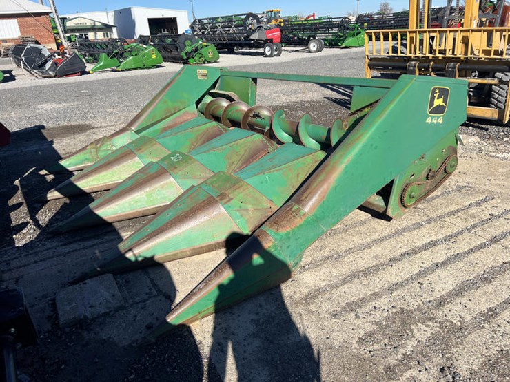 john-deere-444-image-2