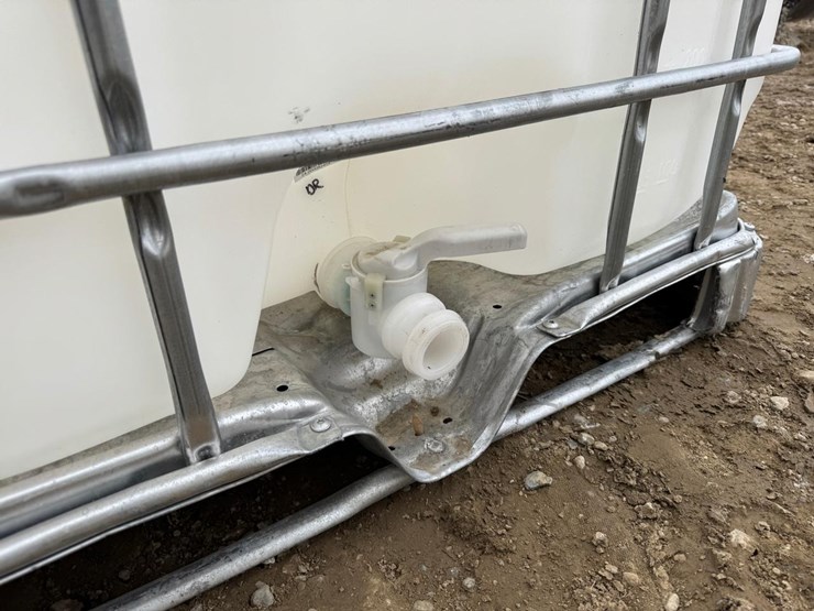 water-tank-tote-image-5