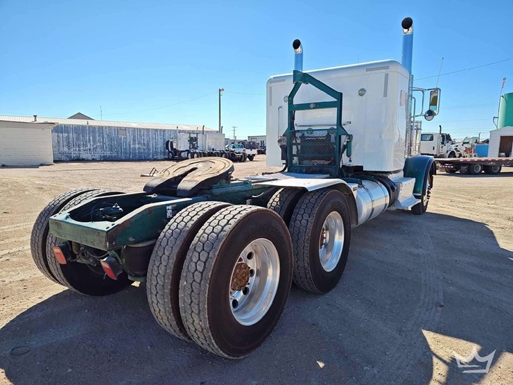 2014-peterbilt-388-image-7