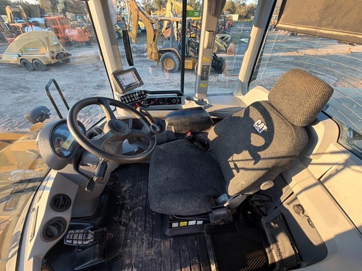 2018-caterpillar-938-image-17