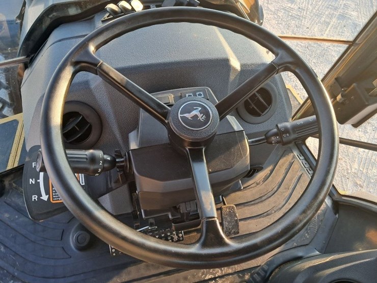 2022-deere-410l-image-17