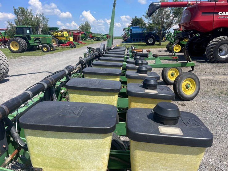 john-deere-7300-image-9