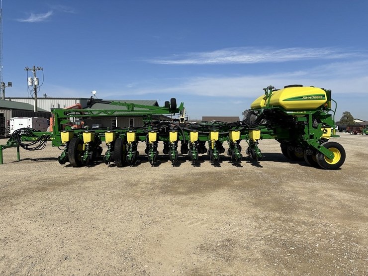 2017-john-deere-1775nt-image-2