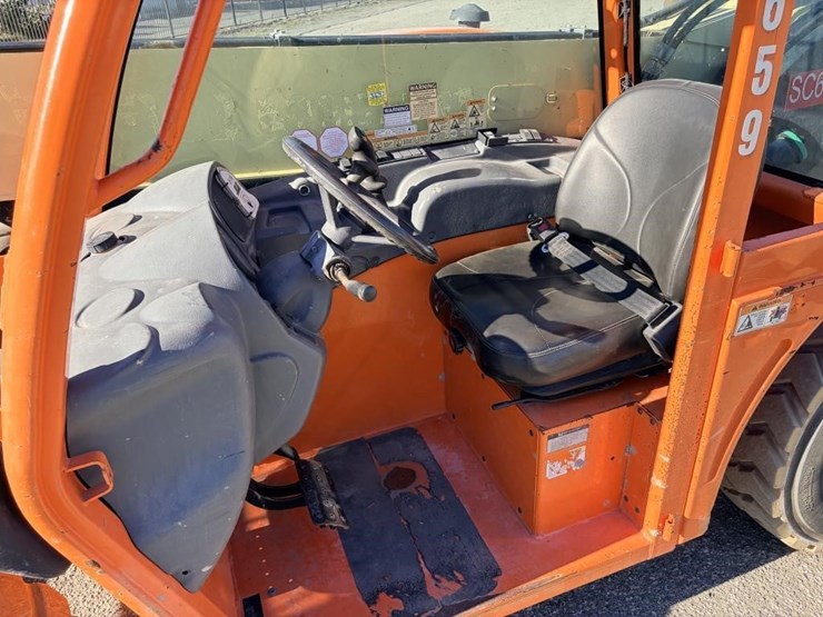 2015-jlg-65-18a-telescopic-reach-lift-image-16