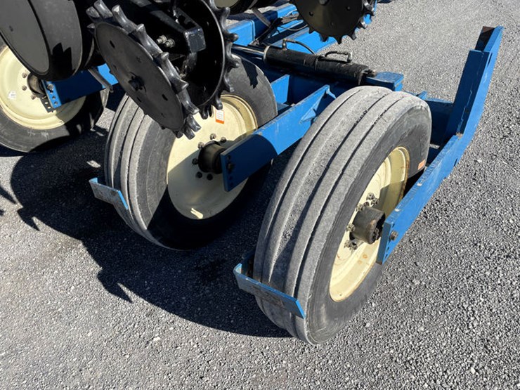 1998-kinze-2600-image-52