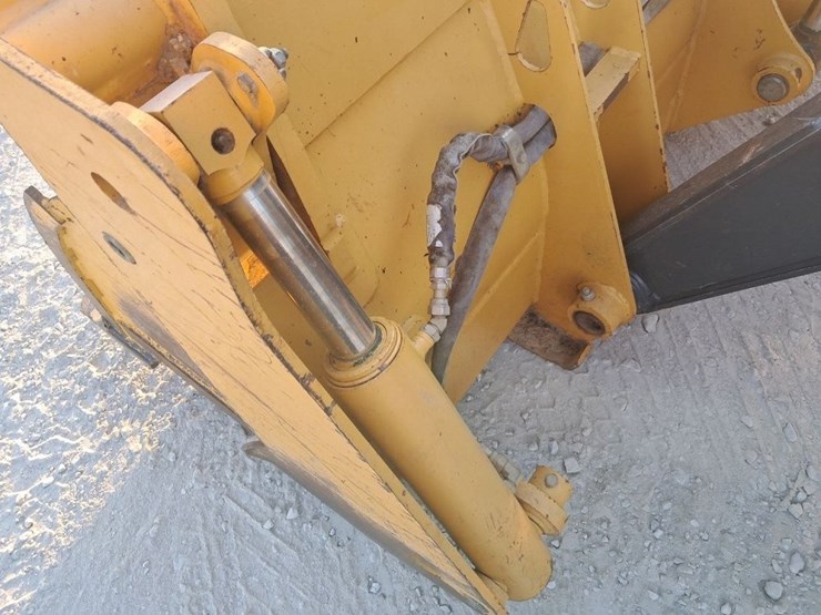 2022-deere-410l-image-16