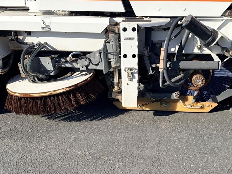 2009-allianz-street-sweeper-image-7