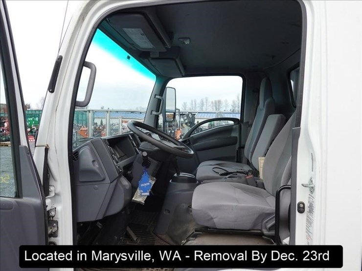 2017-isuzu-nrr-image-16