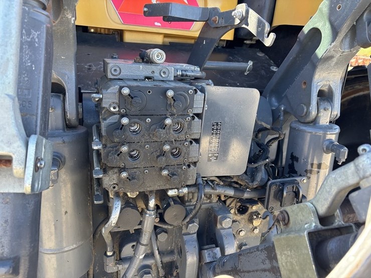 challenger-765e-track-tractor-image-24