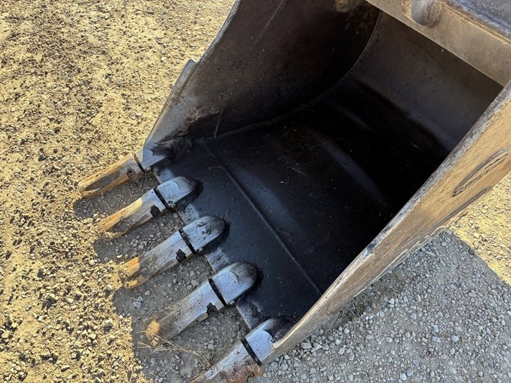 2014-case-cx130-image-10