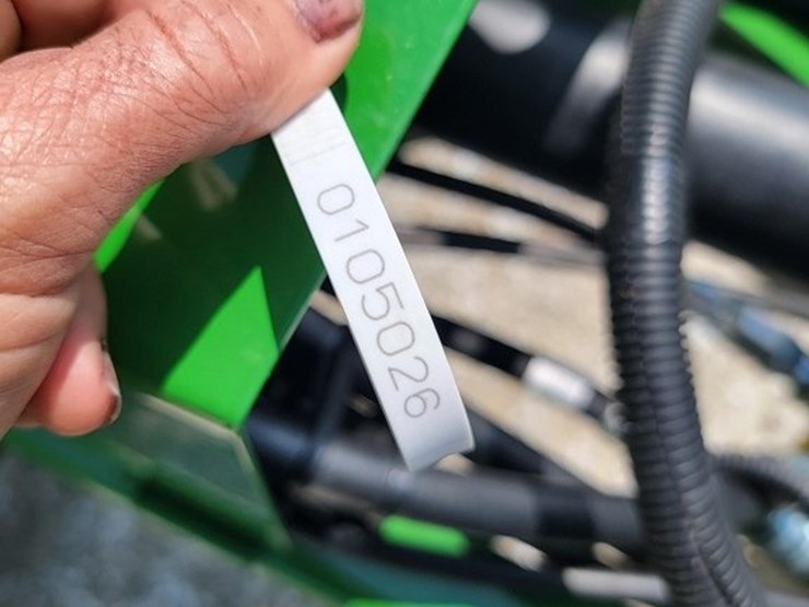 2024-john-deere-561m-image-45