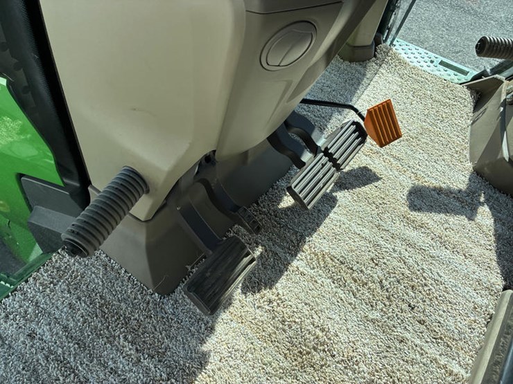 john-deere-8r-340-image-75