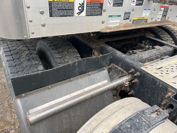 2014-mack-cxu613-semi-image-41