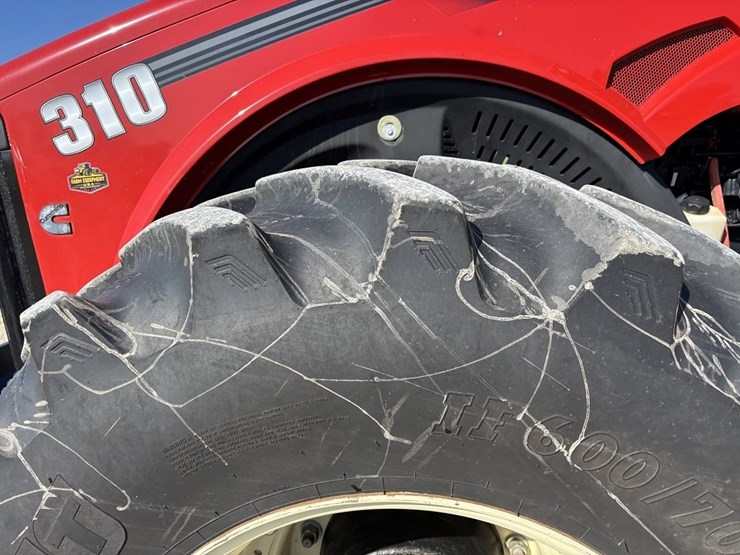 2015-versitle-310-mfwd-tractor-image-30