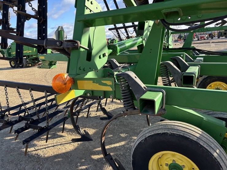 2011-john-deere-2210l-image-18