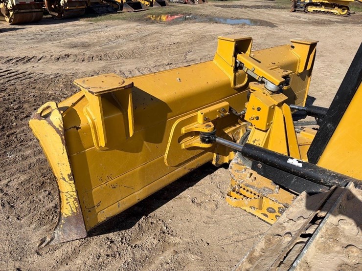 2021-caterpillar-d3-lgp-image-9