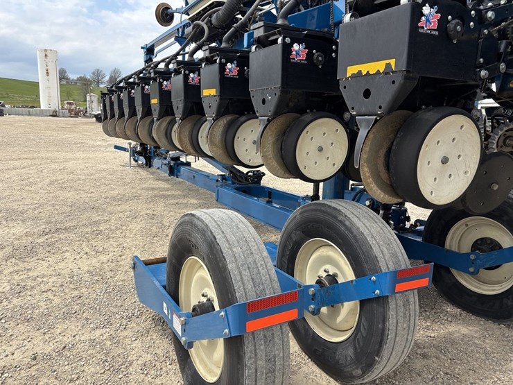 2012-kinze-3660-image-51