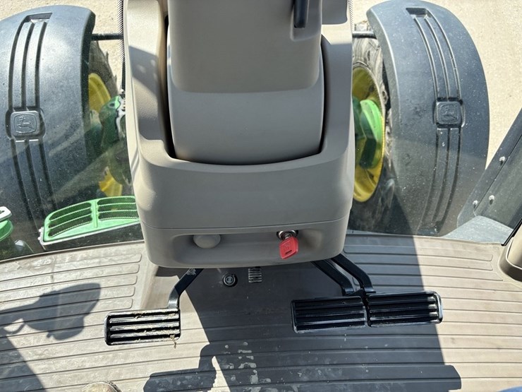 john-deere-8335r-image-47