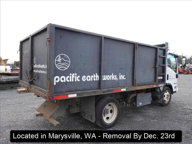 2017-isuzu-nrr-image-18