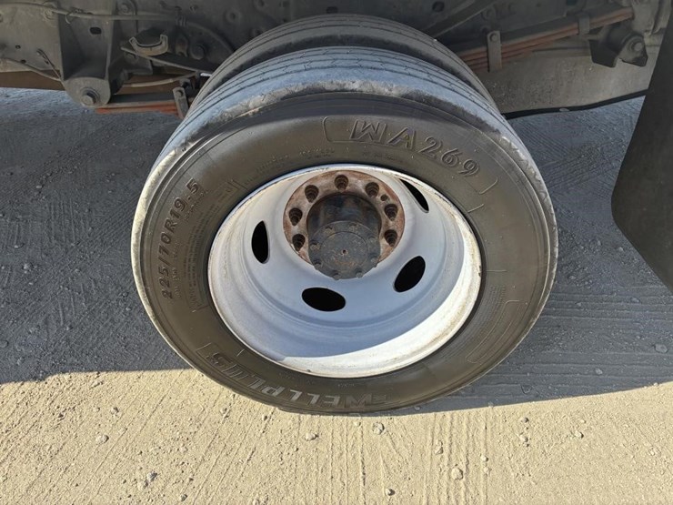 2015-ford-f550-xlt-image-8