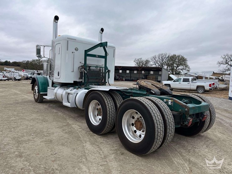 2014-peterbilt-388-image-2