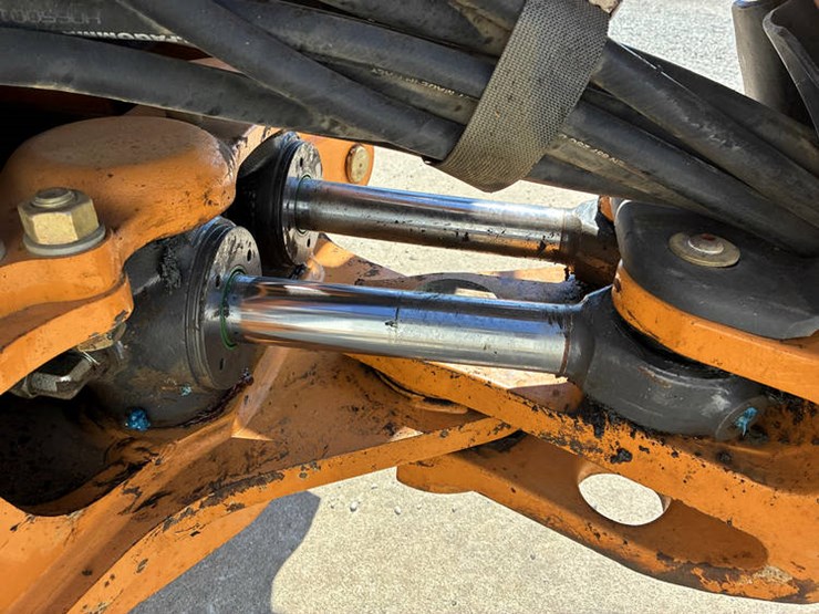 2019-case-580sn-image-36