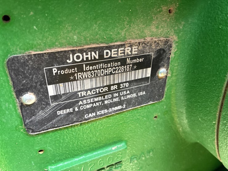 john-deere-8r-370-image-2