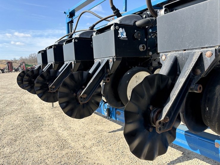 2010-kinze-3660-image-31