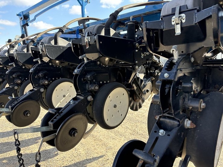 2010-kinze-3660-image-13