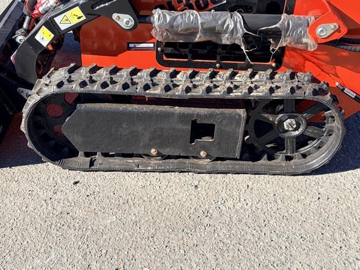 2025-sdlool-sl380-skid-steer-image-8