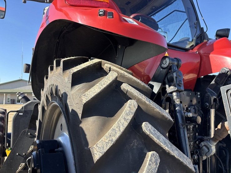 2014-case-ih-340-image-35