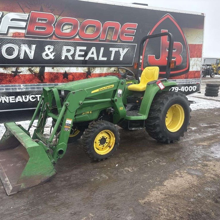 JOHN DEERE 3038E