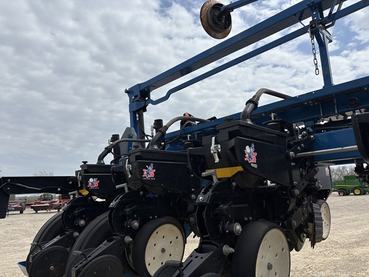 2012-kinze-3660-image-38