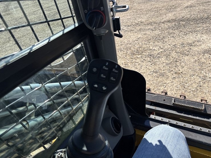 new-holland-c362-image-32