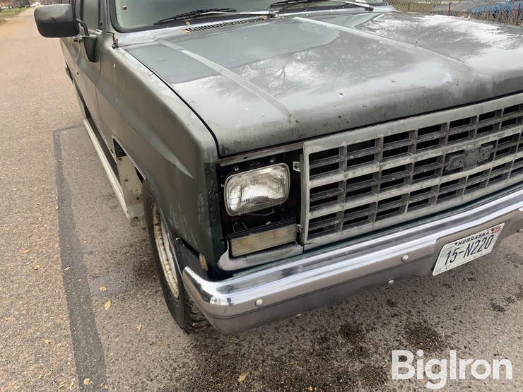 chevrolet-suburban-image-13