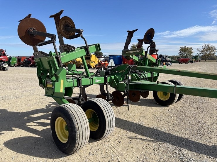 john-deere-2100-image-8